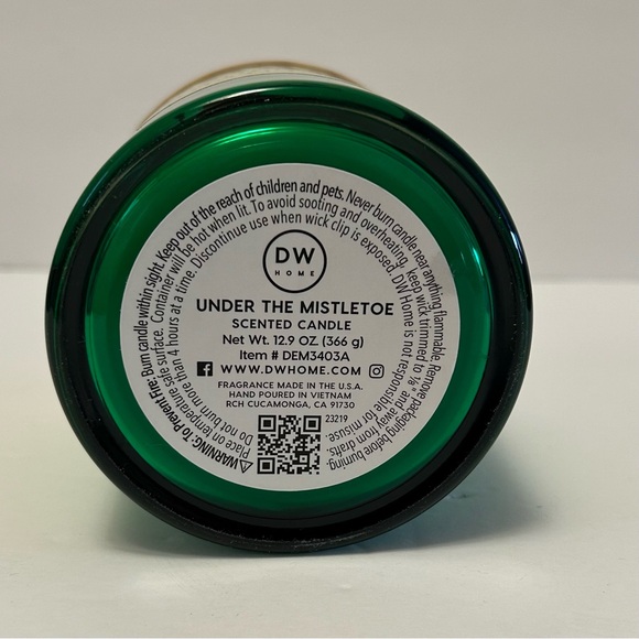 DW Home Under the Mistletoe - Picture 5 of 6